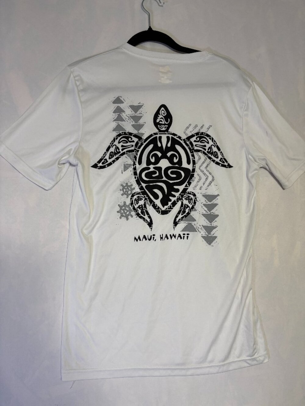 Maui Hawaii Tribal Sea Turtle White Performance T-Shirt Men’s M